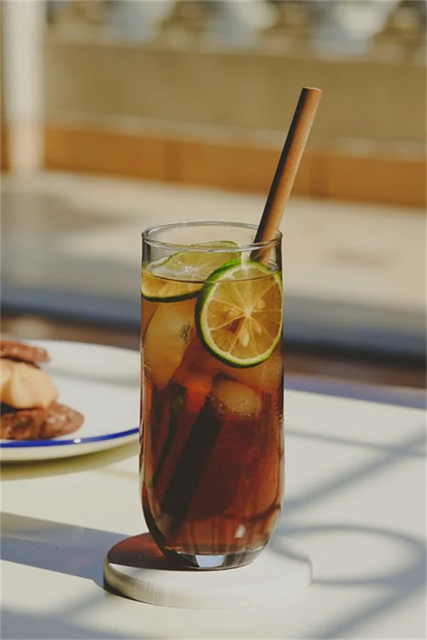 コーヒーかすは融氷塩の代わりになる？冬の安全対策と真実